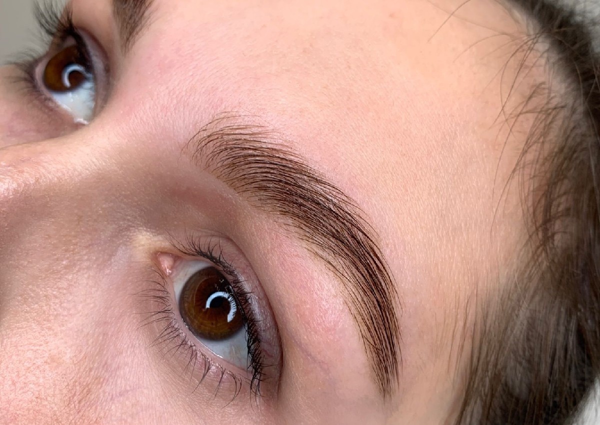 Brow lamination, tint & threading