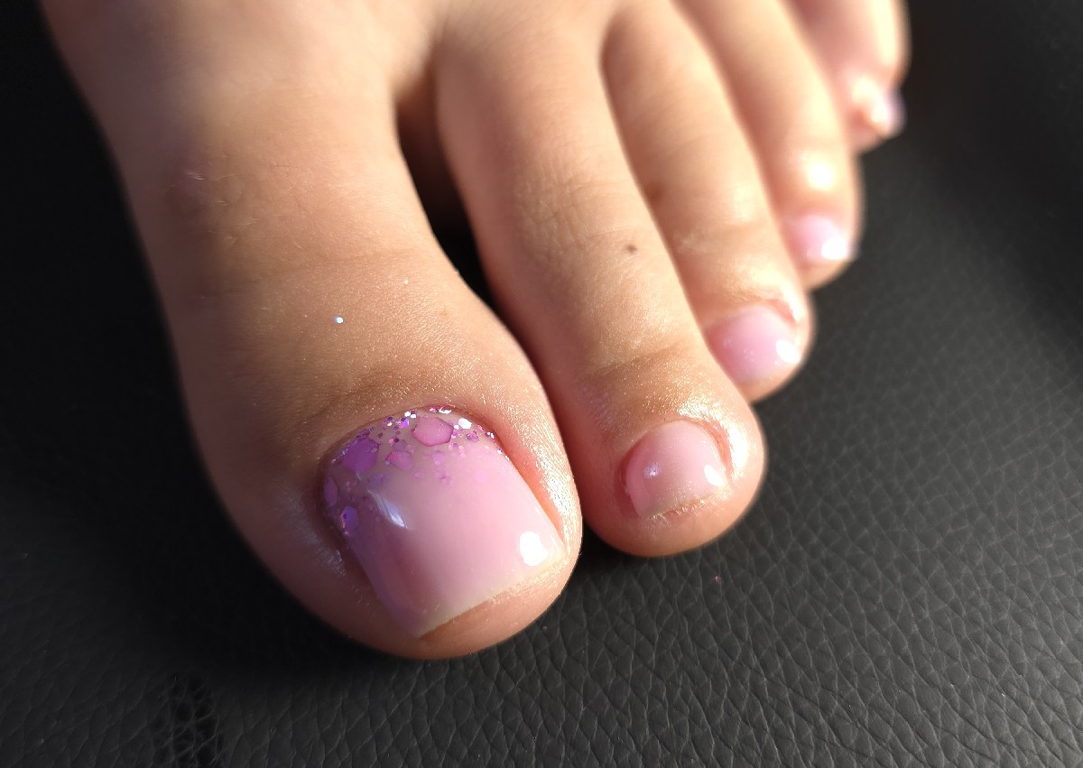 Toe nails + gel polish colour  (2/2)