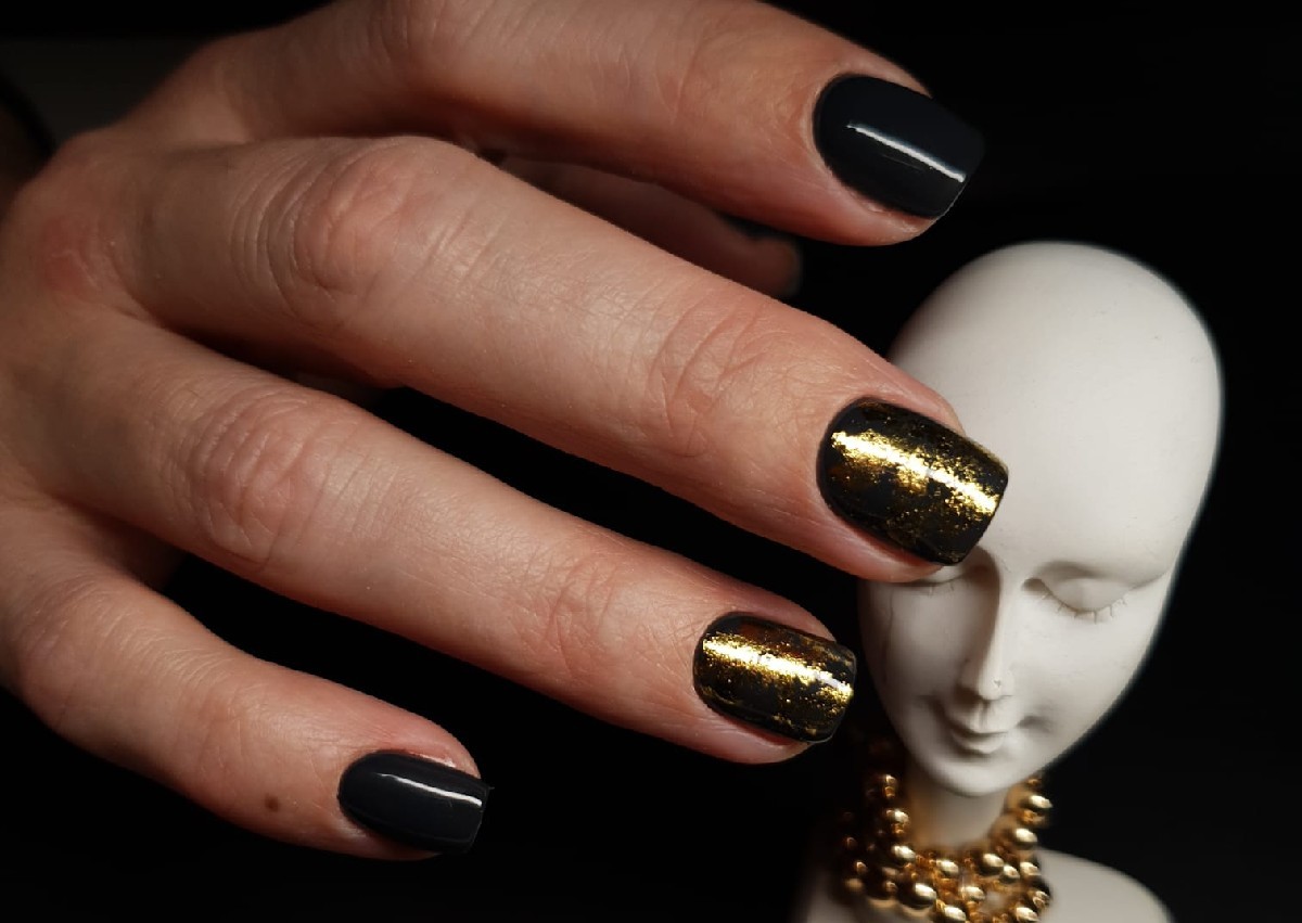 Manicure — 2 Hours (1/5)