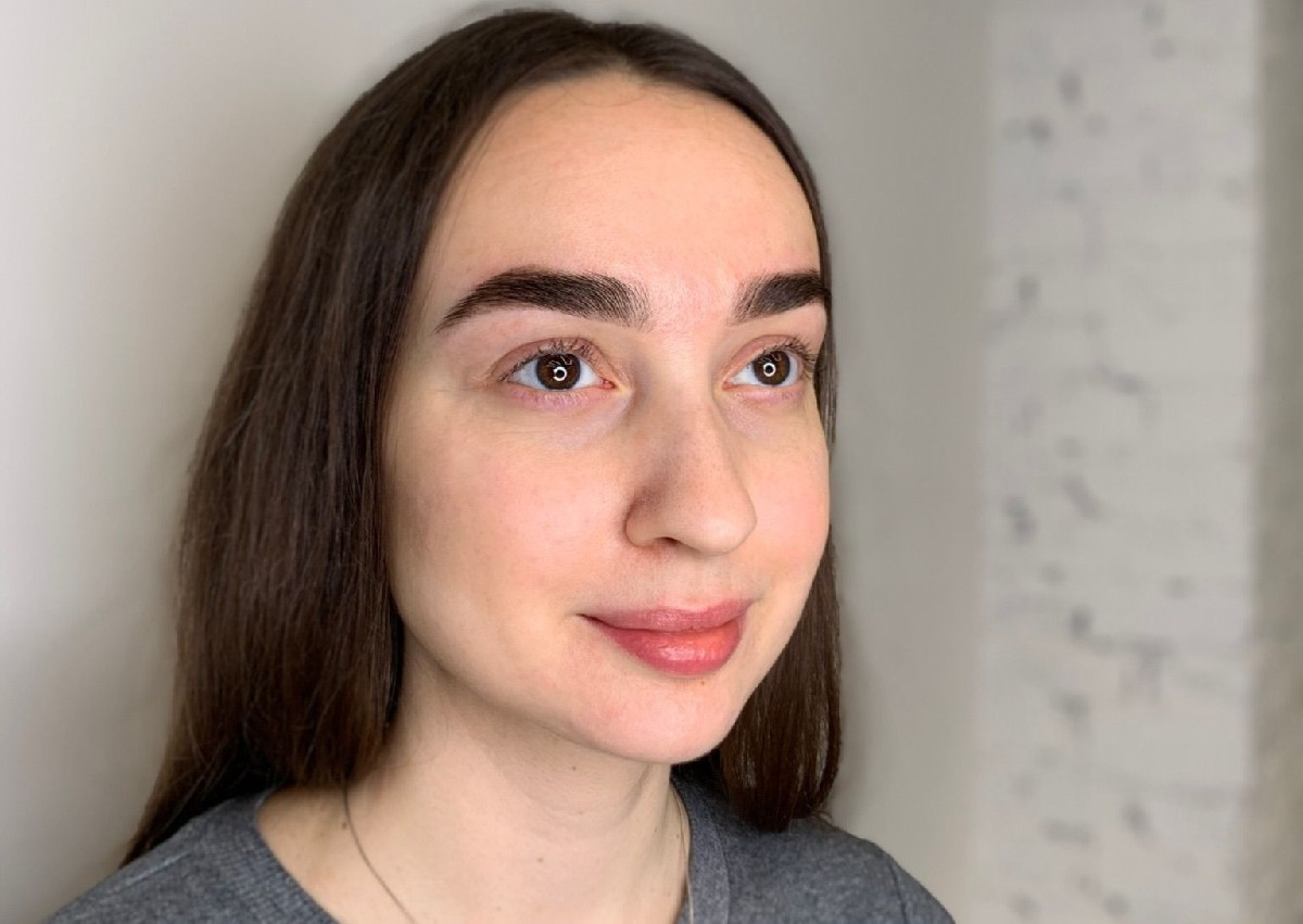 Brow tint & threading 