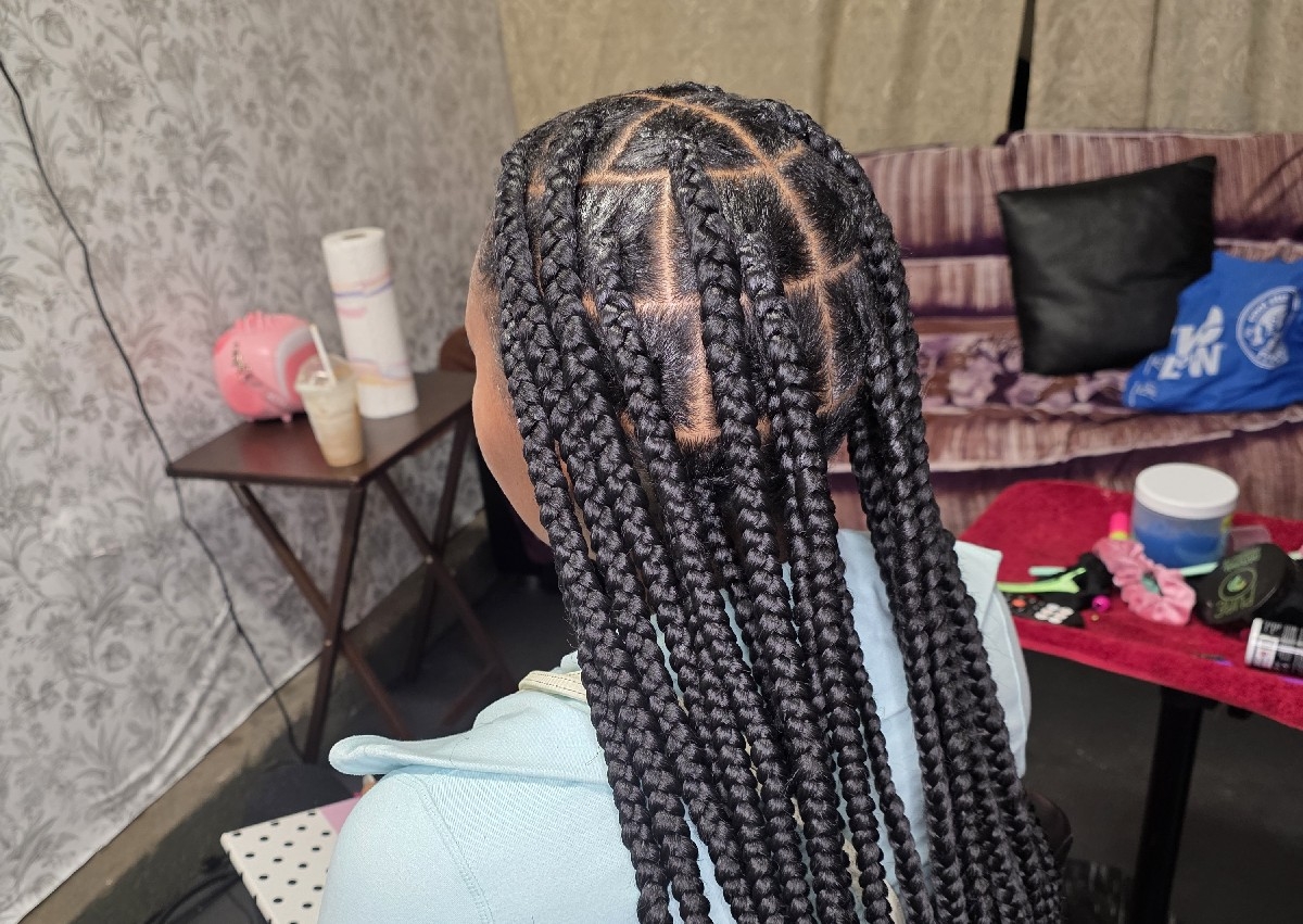  Small Jumbo knotless braid 