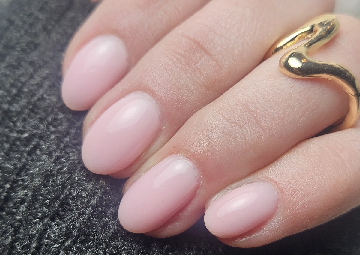 Manicura semipermanente con refuerzo