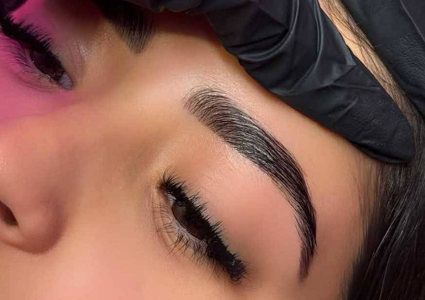 Signature Brow Lamination + Hybrid Brow Sculpt