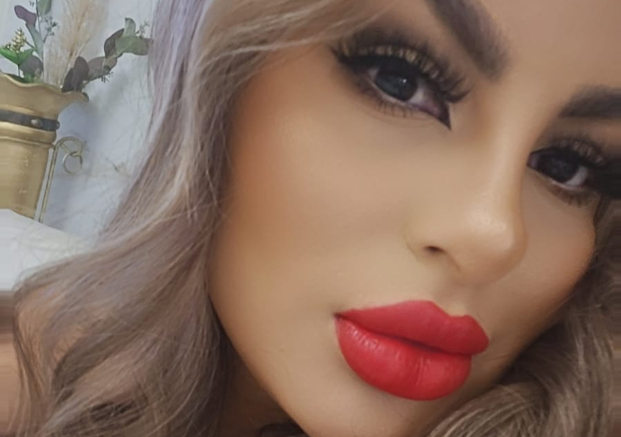 Makeup/ hair curls or straight 