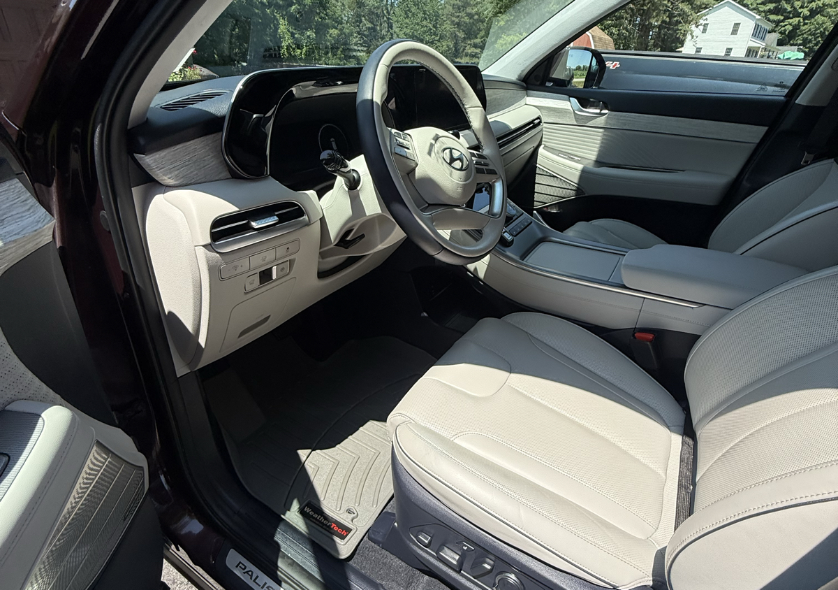 Mini Van/ Large SUV Interior  (2/4)