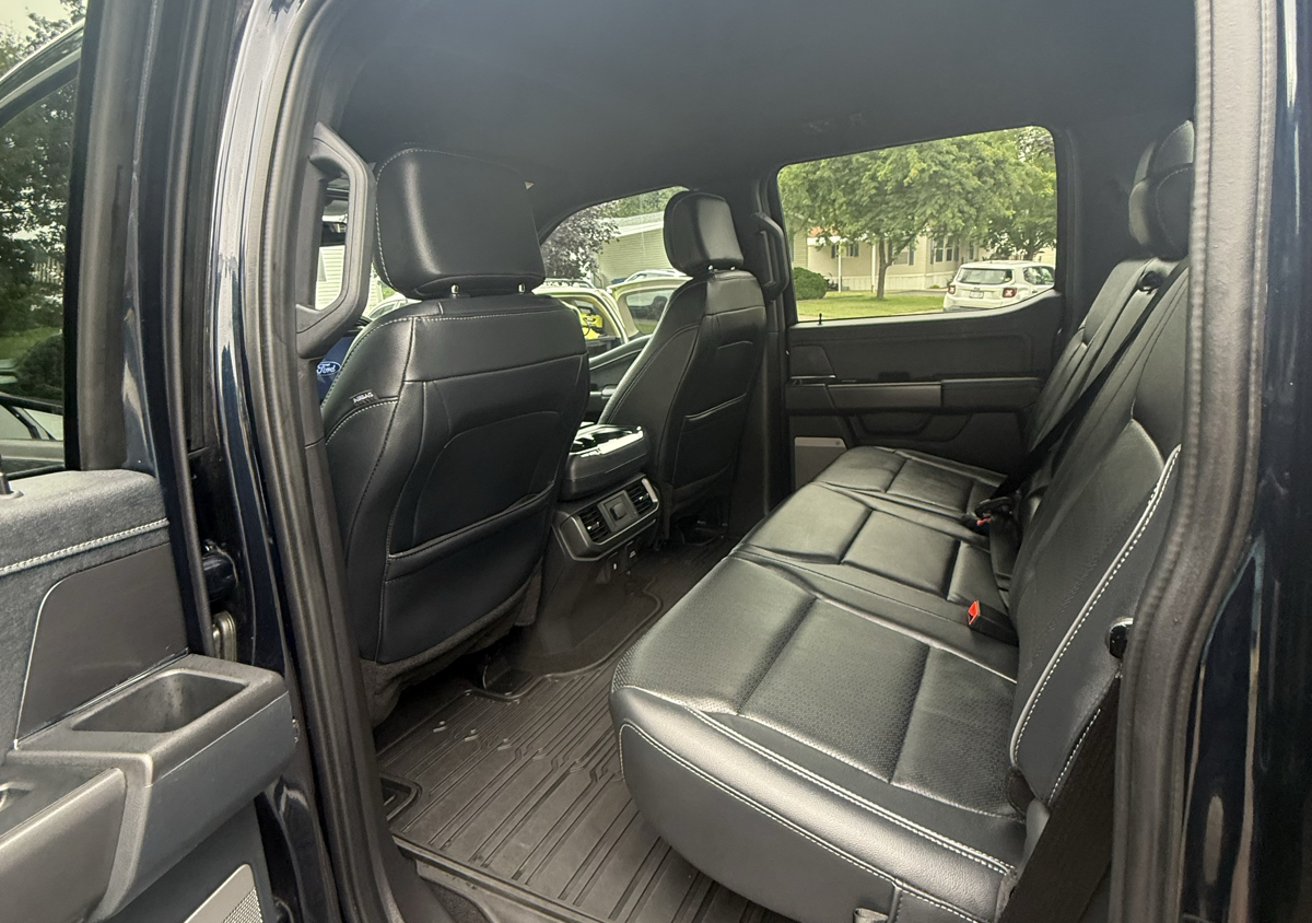3 Row SUV/ Truck Interior  (3/3)