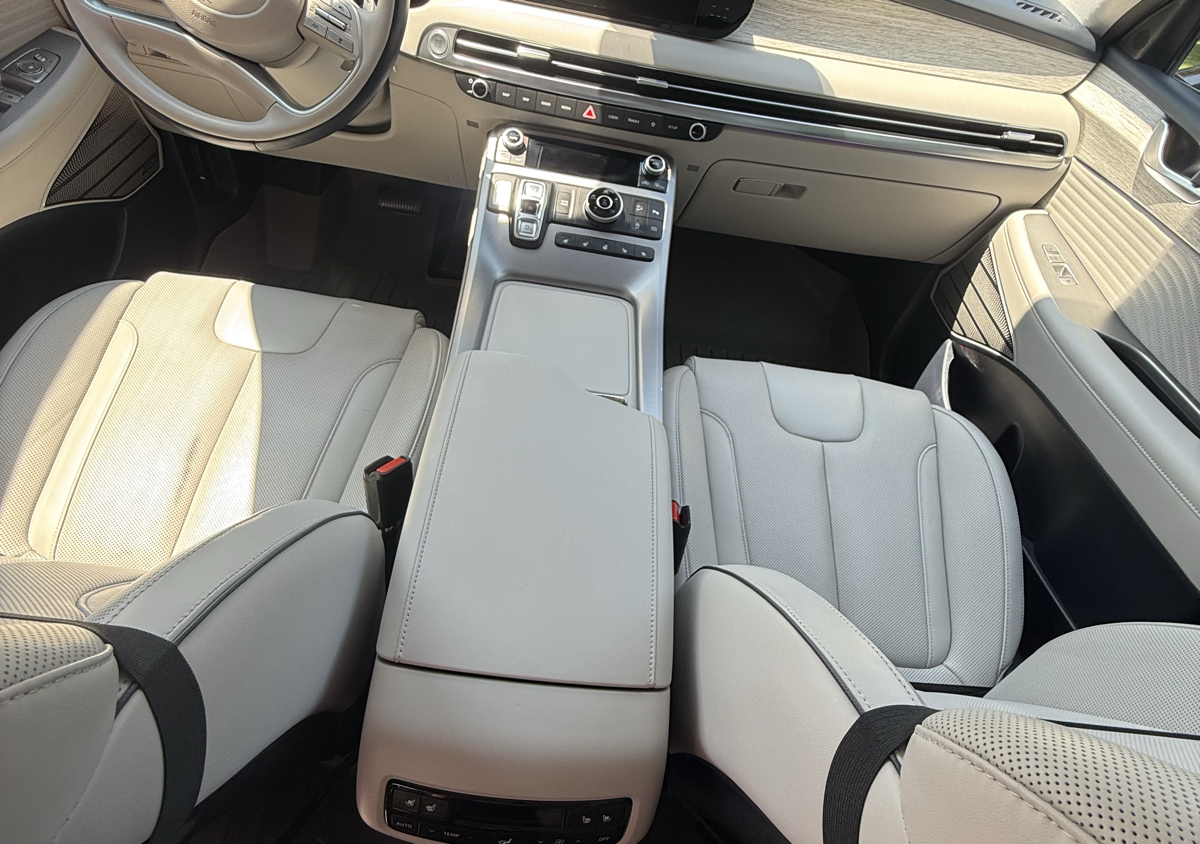 Mini Van/ Large SUV Interior  (3/4)