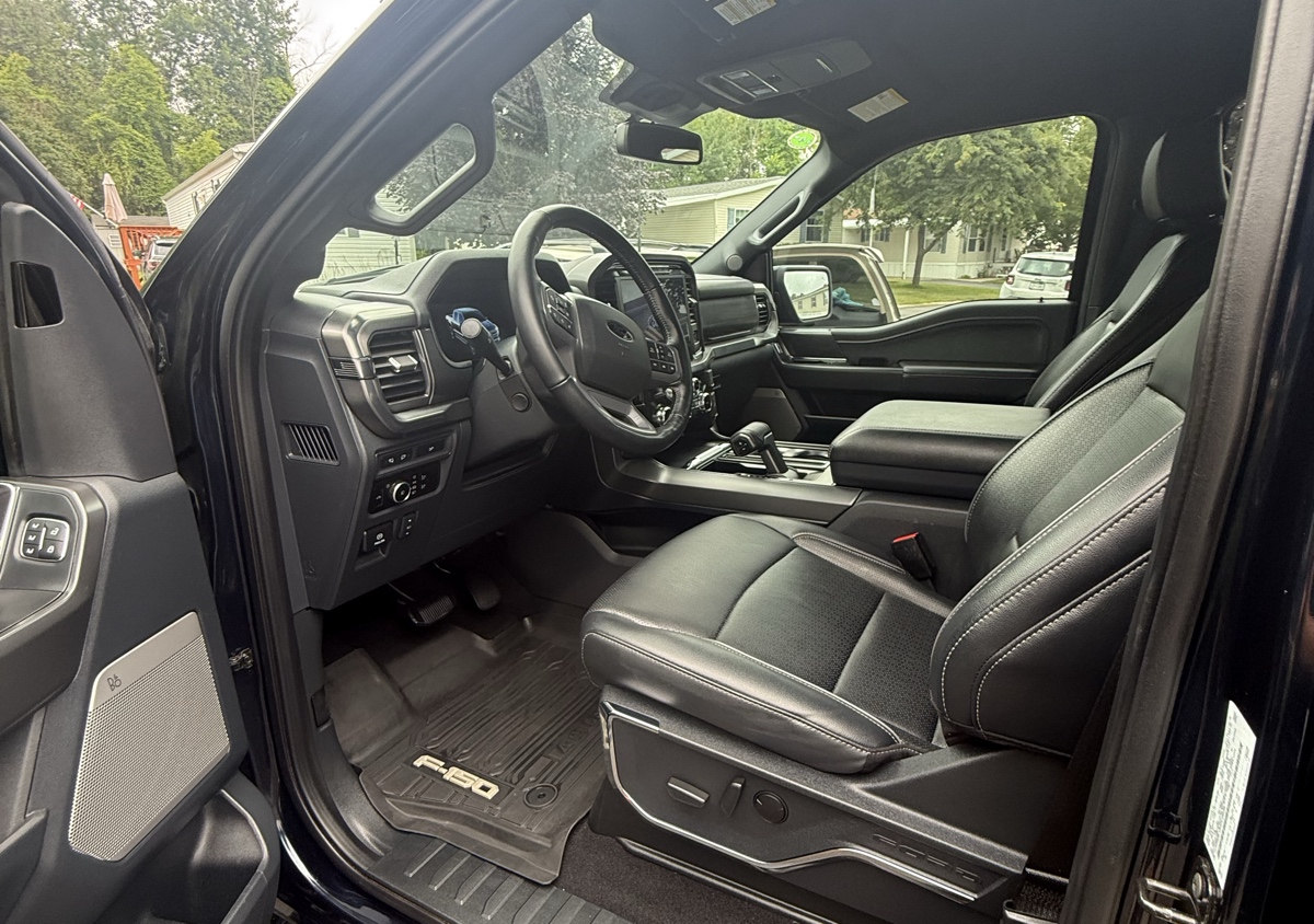 3 Row SUV/ Truck Interior  (2/3)