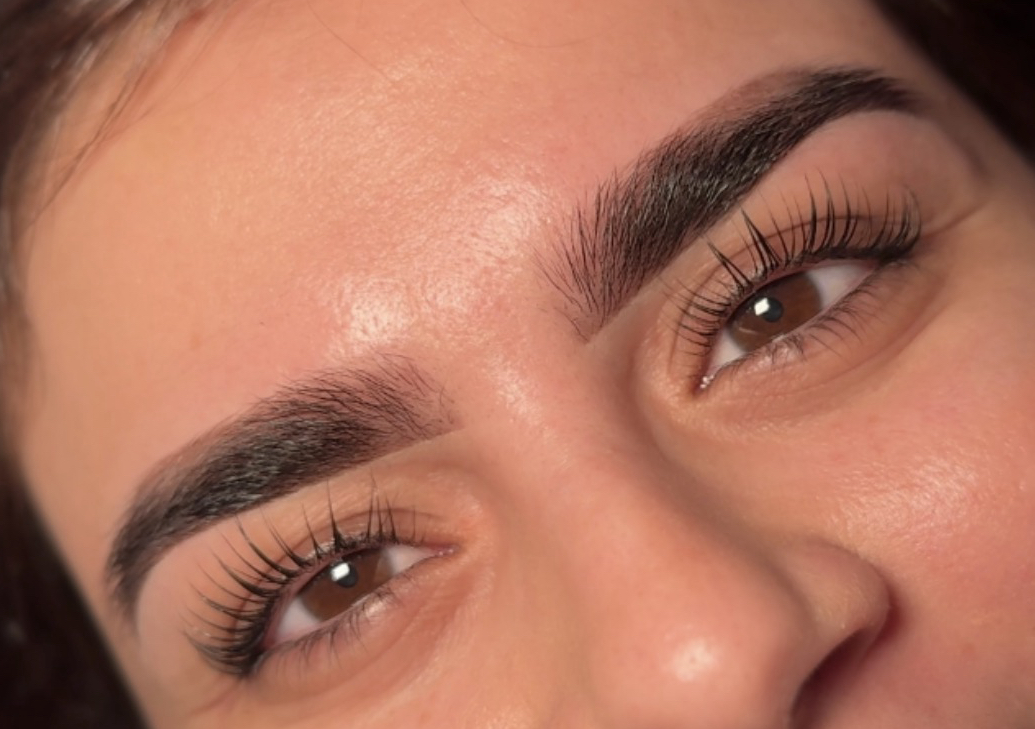 Brow Clean Up + Tint