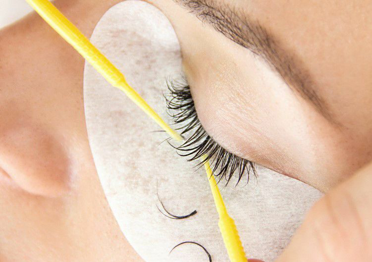 Lash removal / Retiro de extensiones 