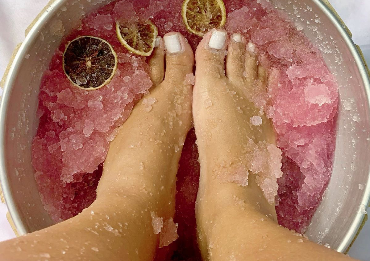 Deluxe pedicure