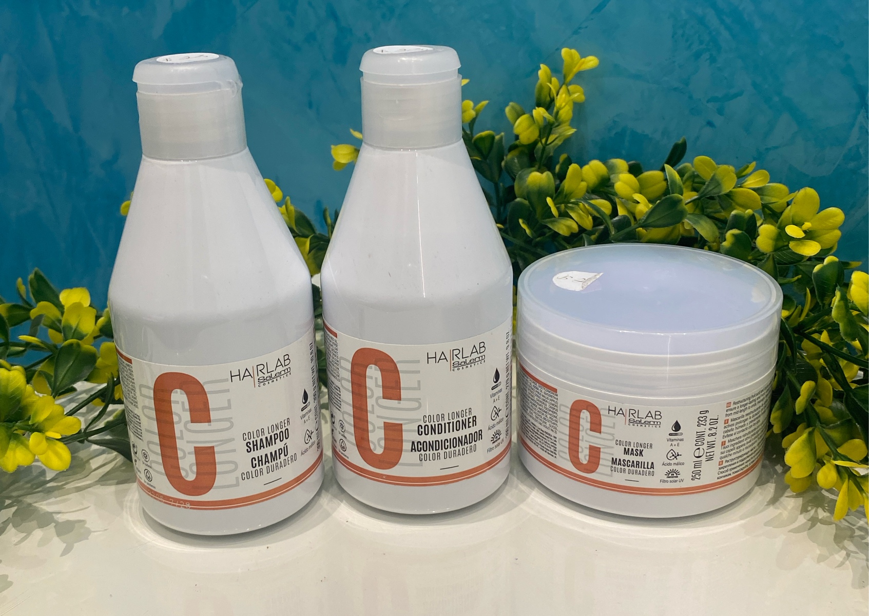 HAIR LAB
Shampoo Color Duradero/Acondicionador Color Duradero/Mascarilla Color Duradero

MANTENIMIENTO COLOR