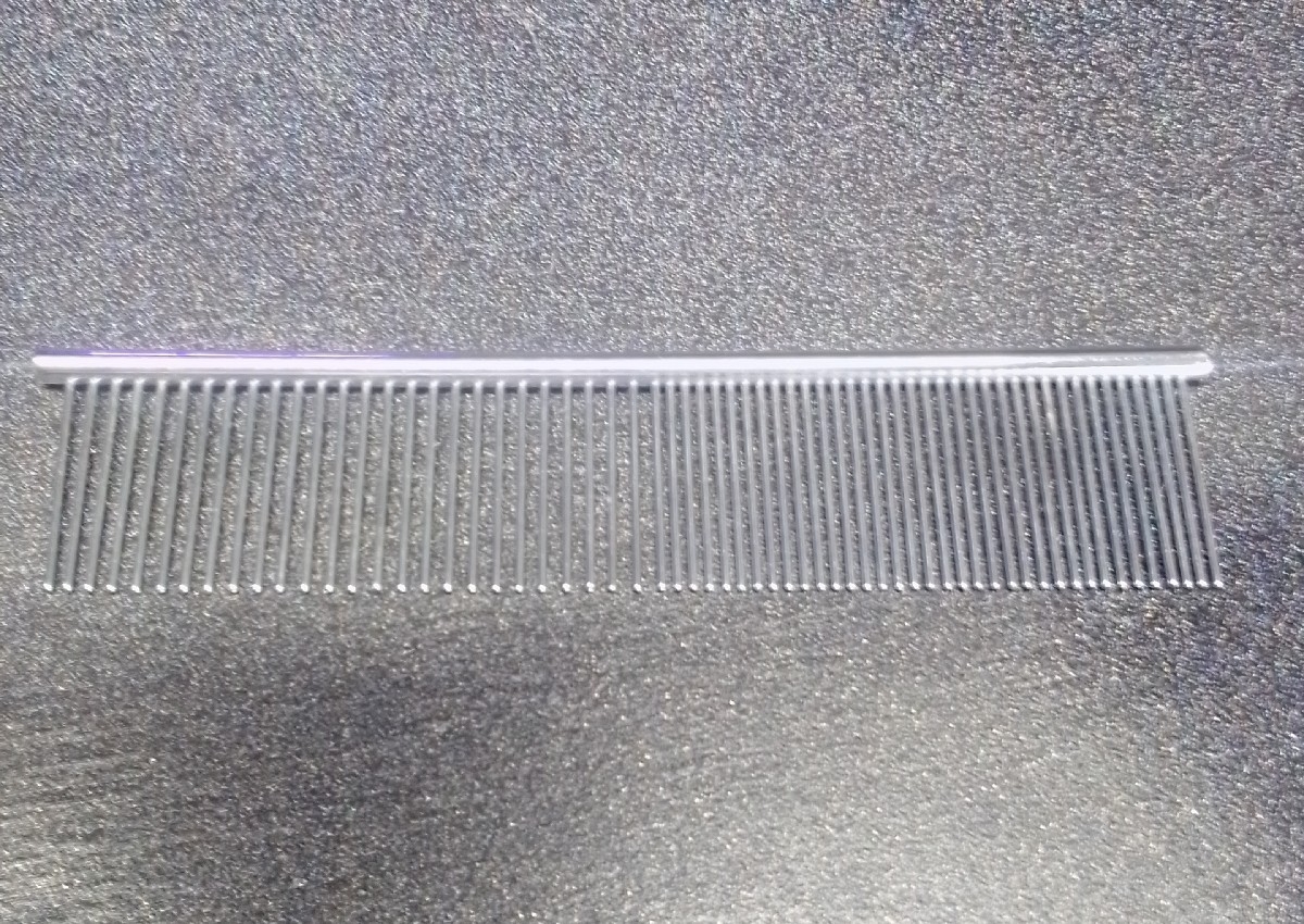 Metal Greyhound Comb	