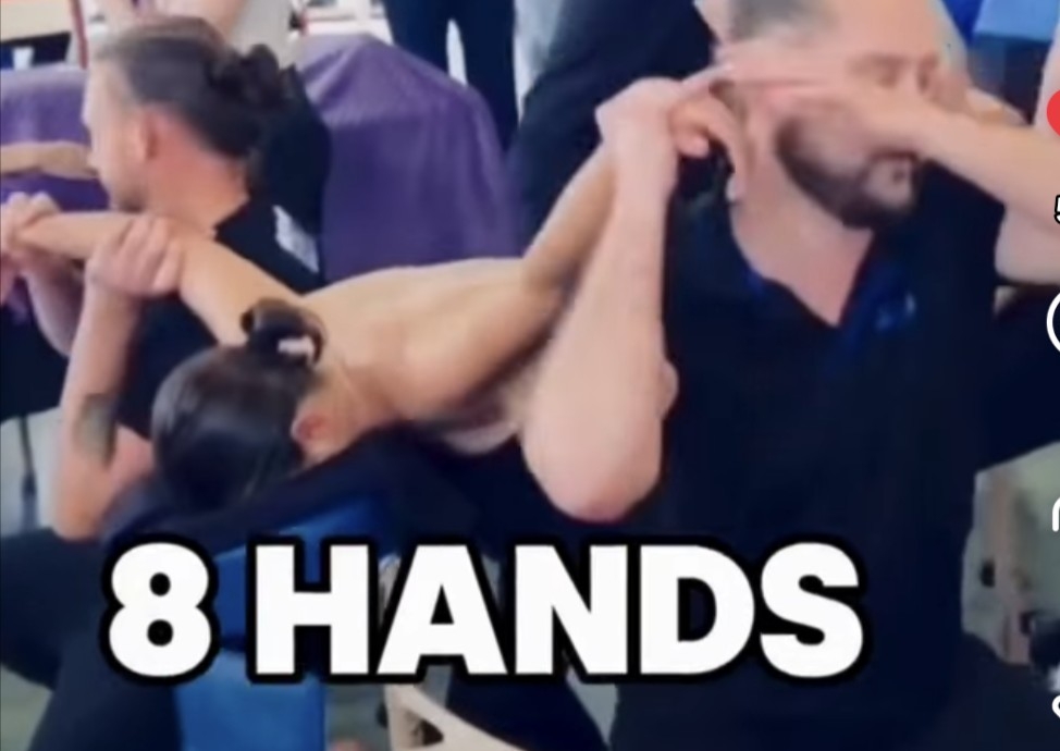8 Hands Massage ( Four therapists same time)