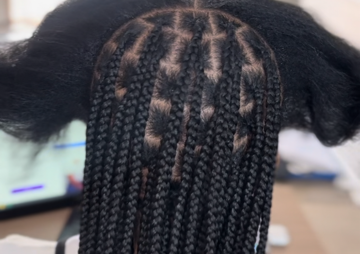 Smedium Knotless/Traditional Braids