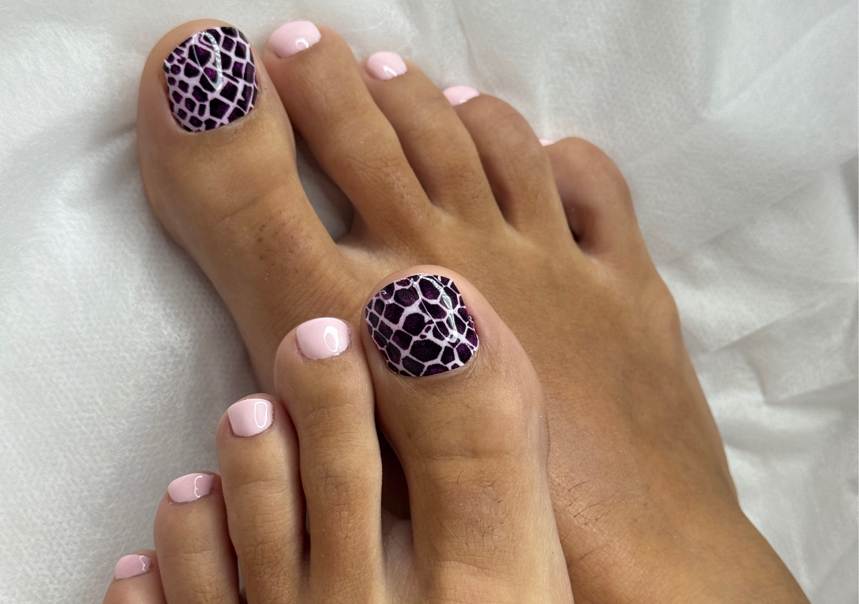 Pedicure with nail wraps 
