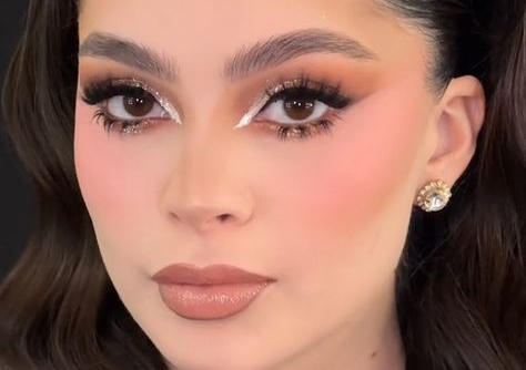 Makeup  Delux 15 years