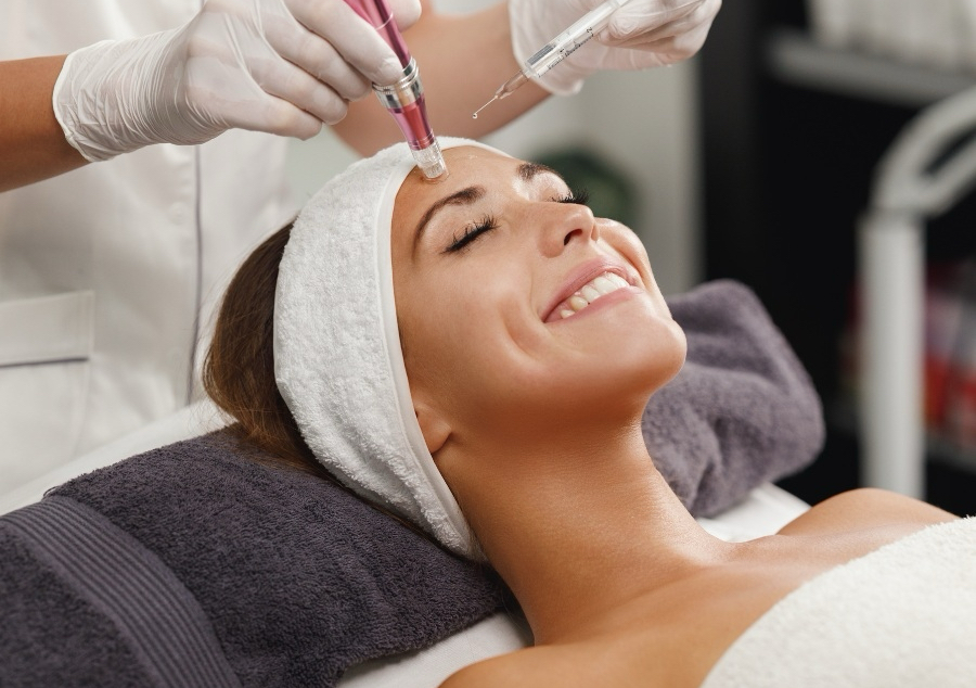 Facial + hodratation con Microneelding