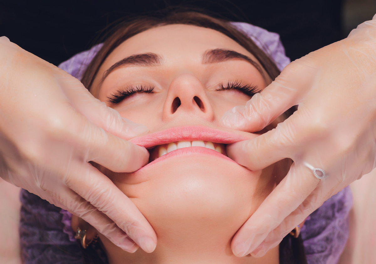 Face sculpting & buccal massage 