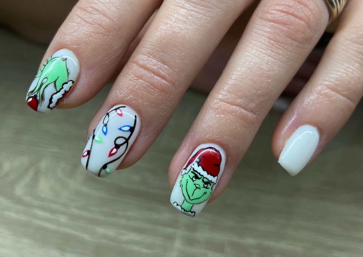 Advanced Hand-Painted Nail Art 