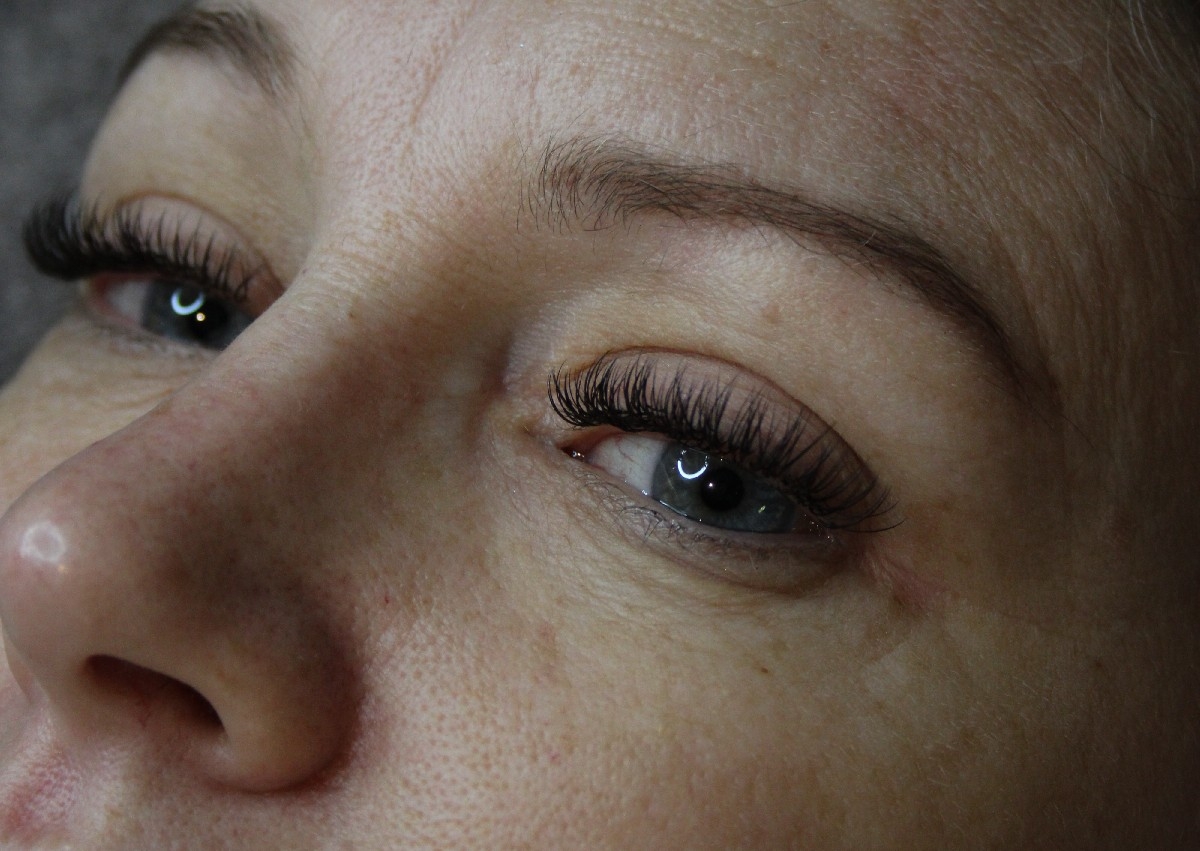 Classic Lash Extensions Dark Brown Full / 4 Week Fill 