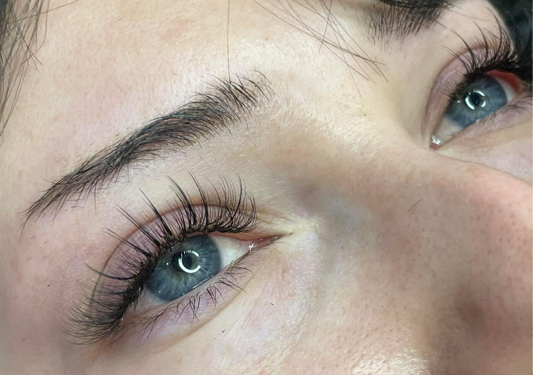 𝑯𝒚𝒃𝒓𝒊𝒅 𝑳𝒂𝒔𝒉𝒆𝒔