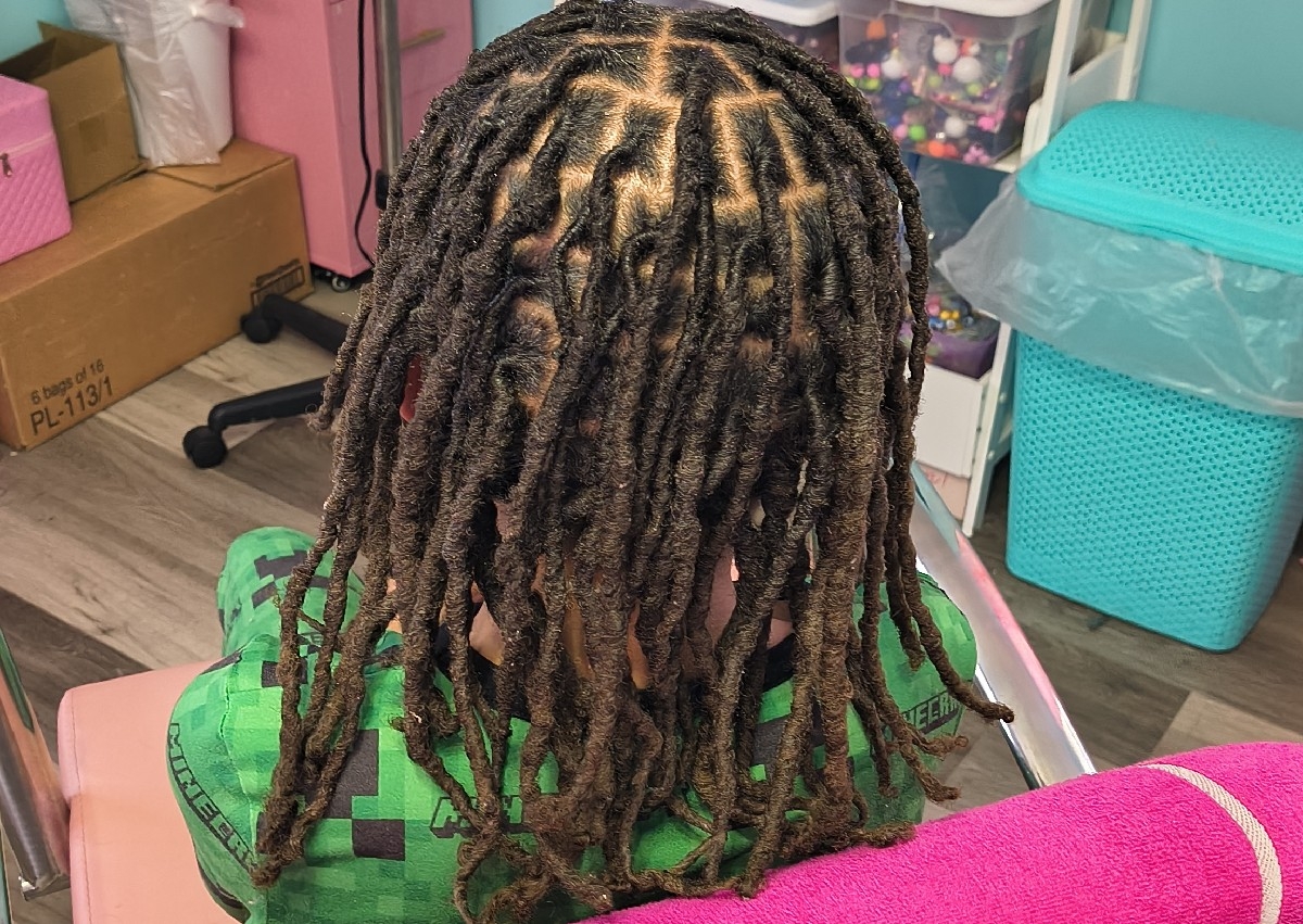 Dread Loc Retwist Shoulder length range and shorter medium size.... Small size add $25