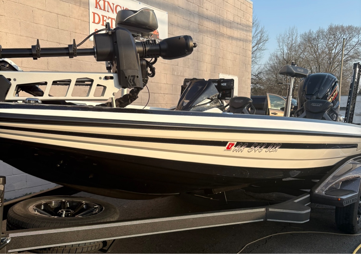 BOATS / BUILDING & COMMERCIAL SERVICES