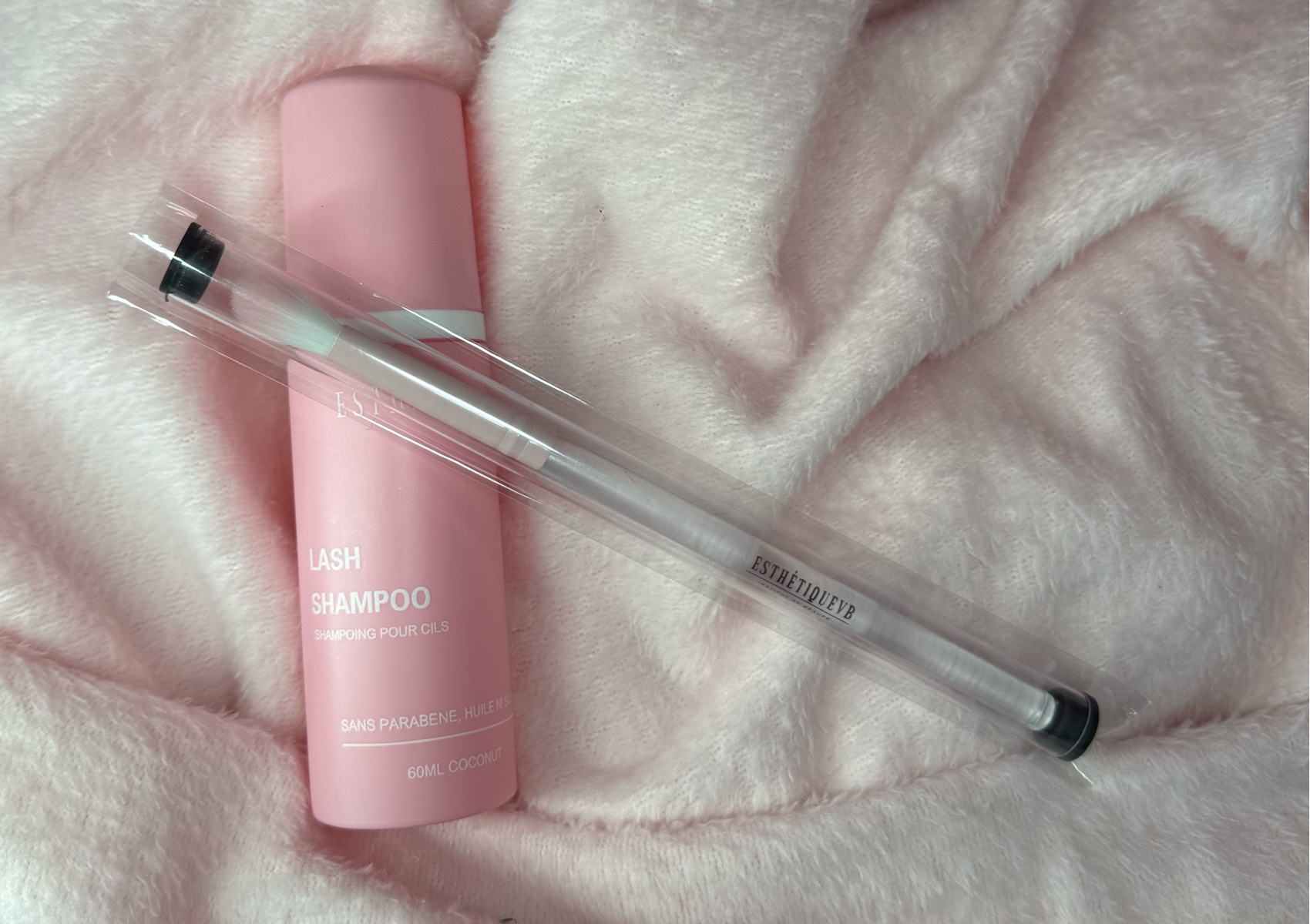 Shampoing et pinceau