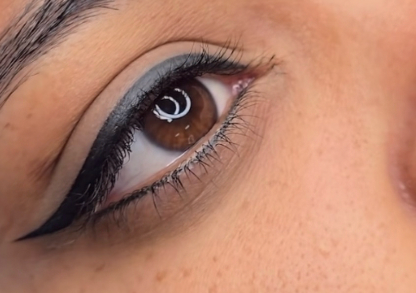 Eye liner - linea de ojos  superior 