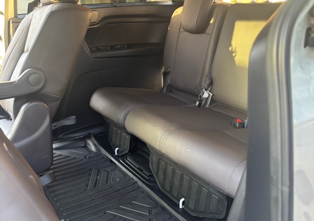 Interior deep clean (Mini detail)