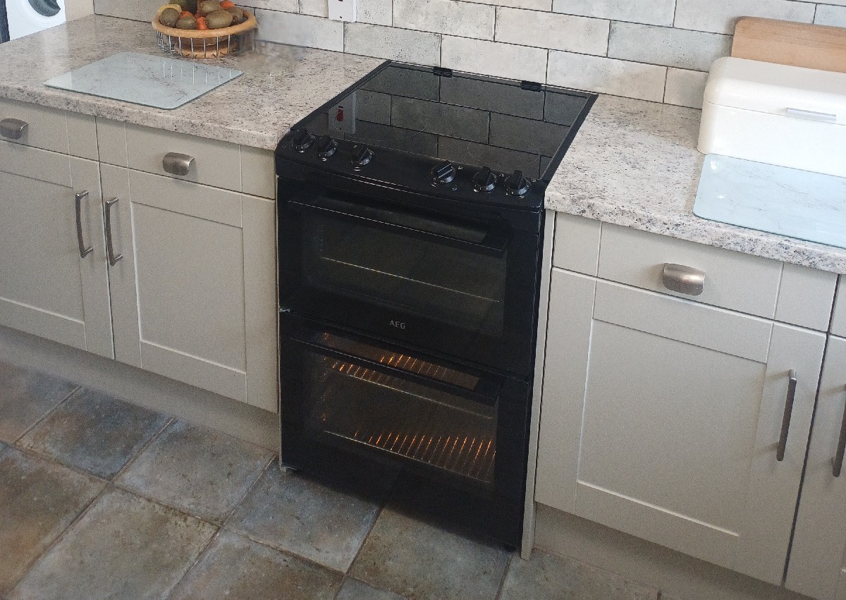 Free Standing Cooker (Including Hob) (1/2)