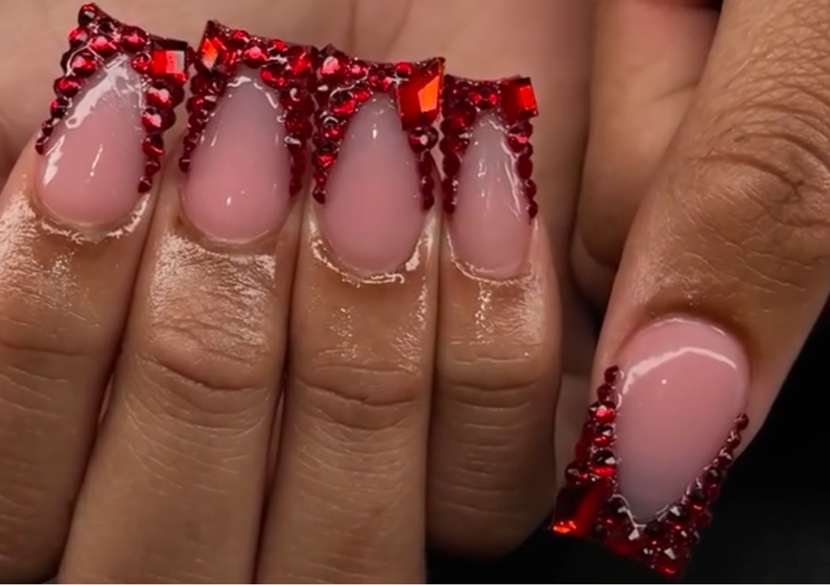 𝐁𝐋𝐈𝐍𝐆 𝐎𝐔𝐓 (𝐀𝐋𝐋 𝟏𝟎 𝐍𝐀𝐈𝐋𝐒)