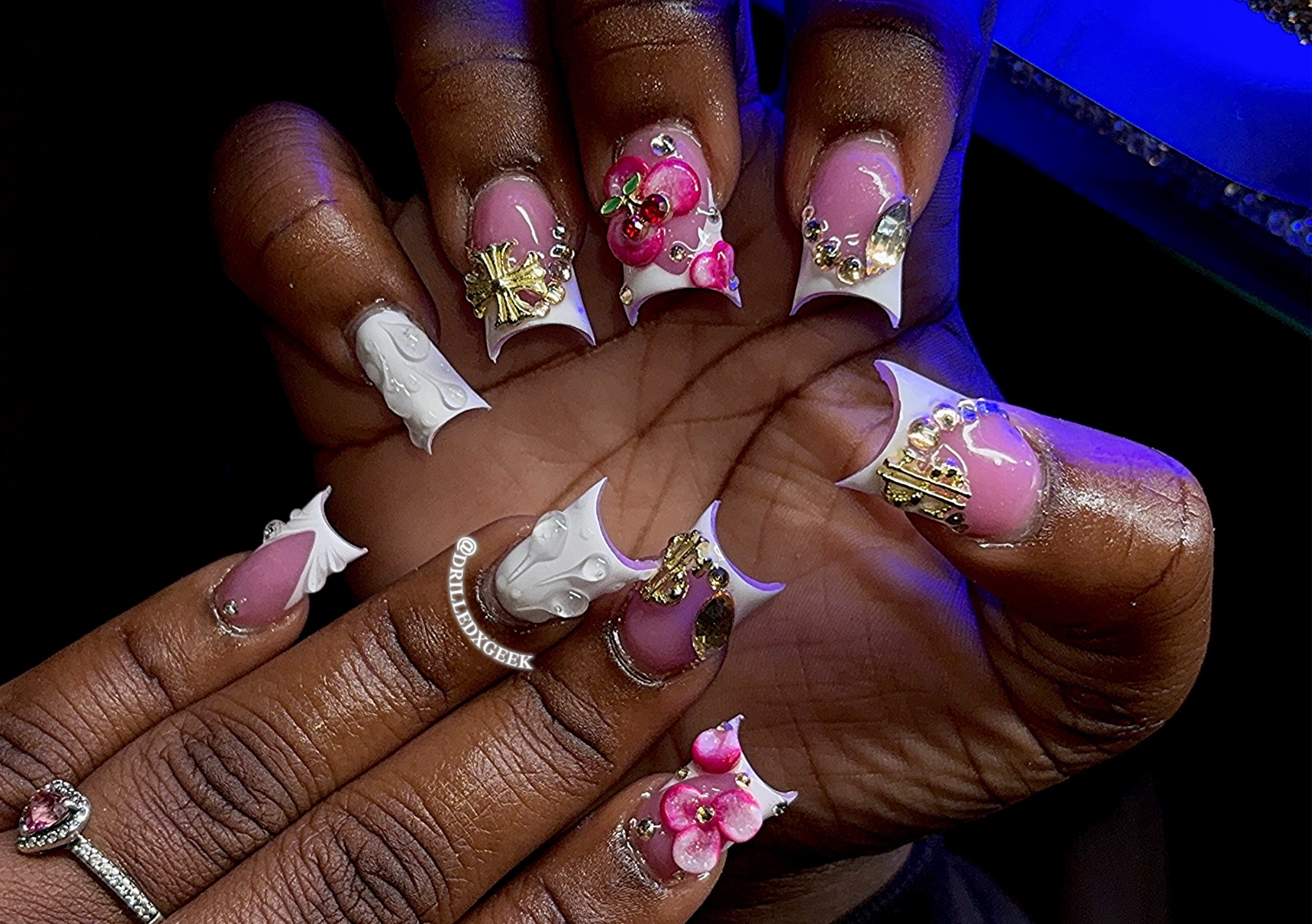 𝐆𝐄𝐄𝐊 𝐌𝐄𝐃𝐈𝐔𝐌 