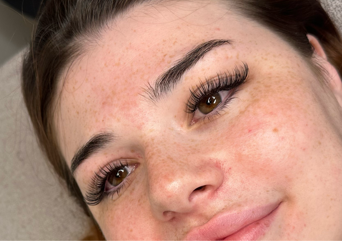 Hybrid Eyelash Extensions