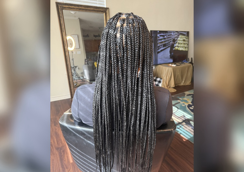 Smedium knotless braids 