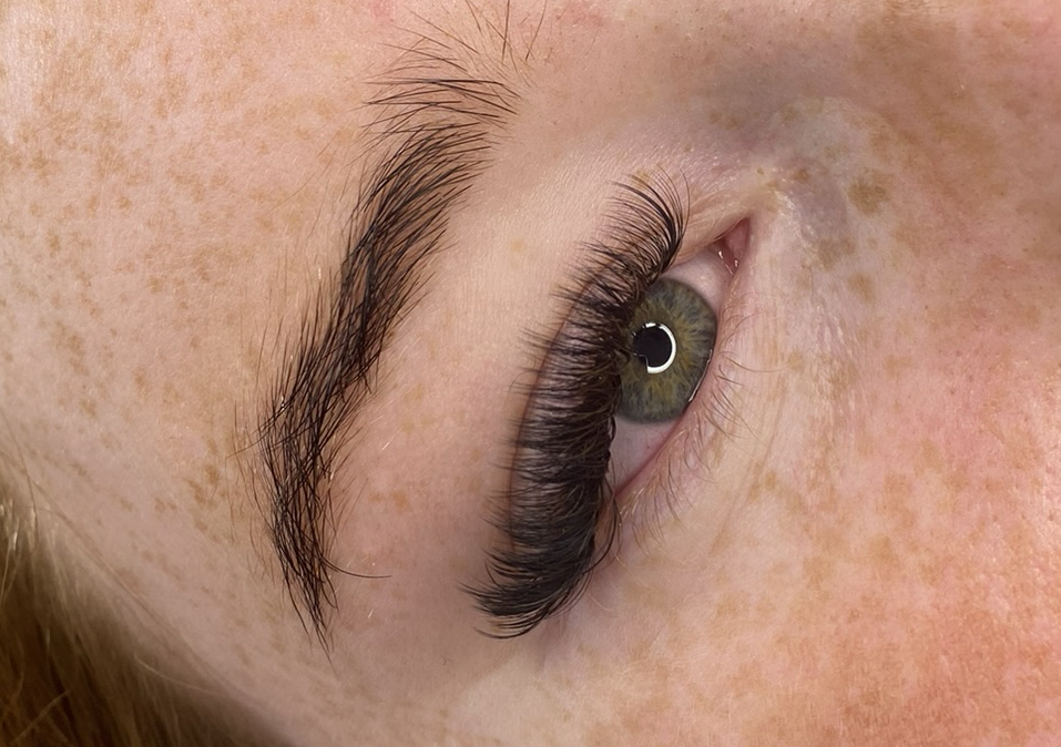Full Volume lash Extensions (2/2)