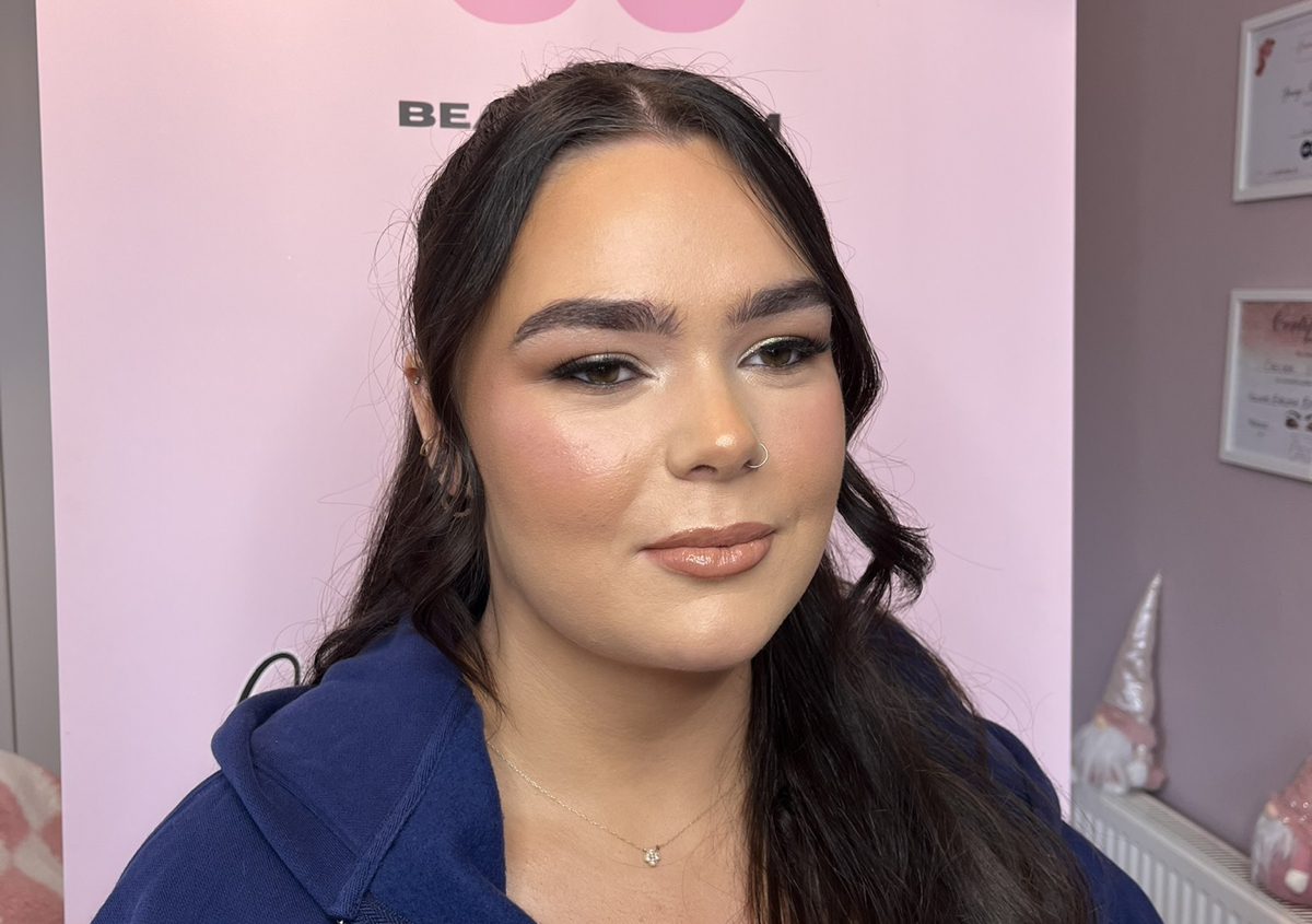 Makeup with lashes  (2/4)