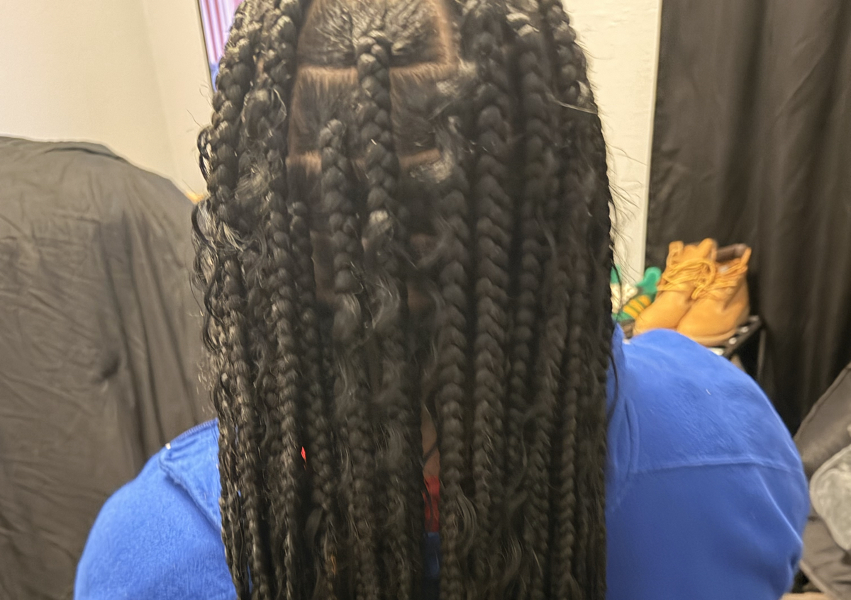 Medium Knotless / Twists / Locs