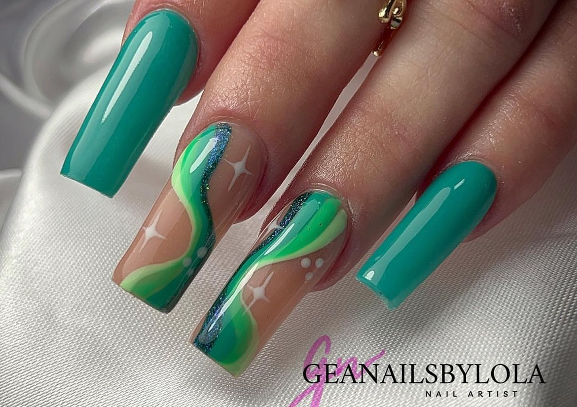 Uñas Largas Elaboradas o Diseños a mano