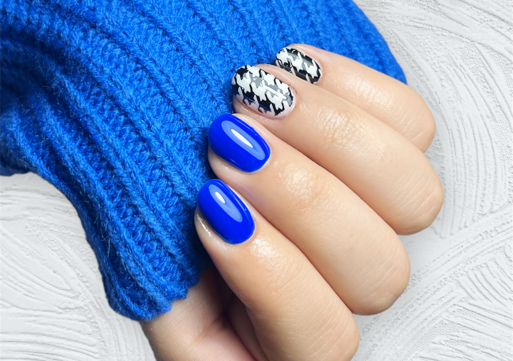 Manichiură cu ojă semipermanentă