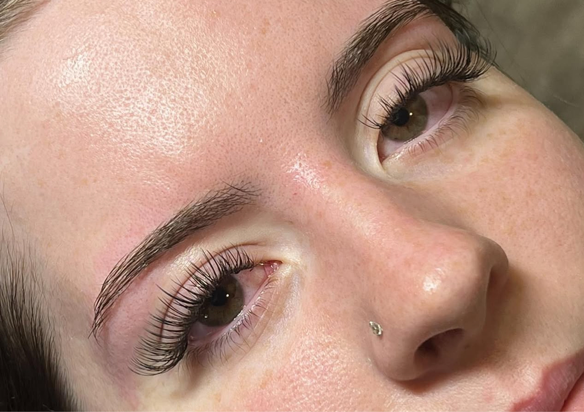 Classic eyelash extensions 