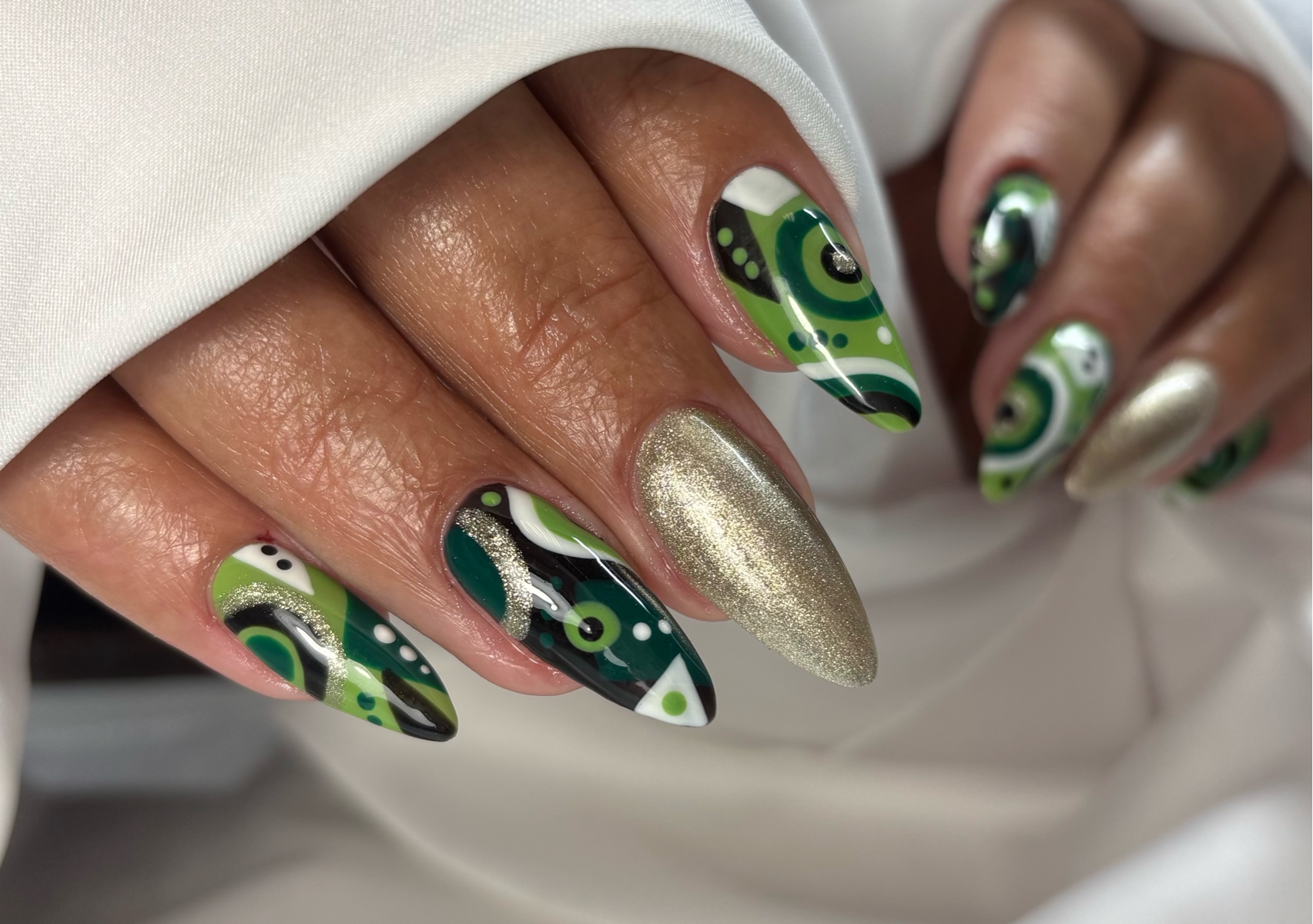 Nail Art - 3 nails on each hand