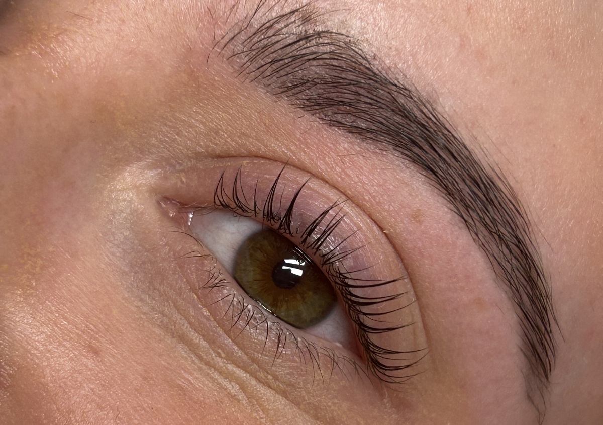 Brow Wax And Hybrid Tint
