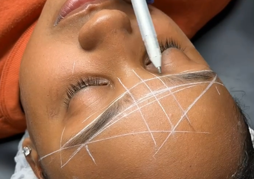 Brow mapping and threading/ Diseño de cejas y depilación con hilo