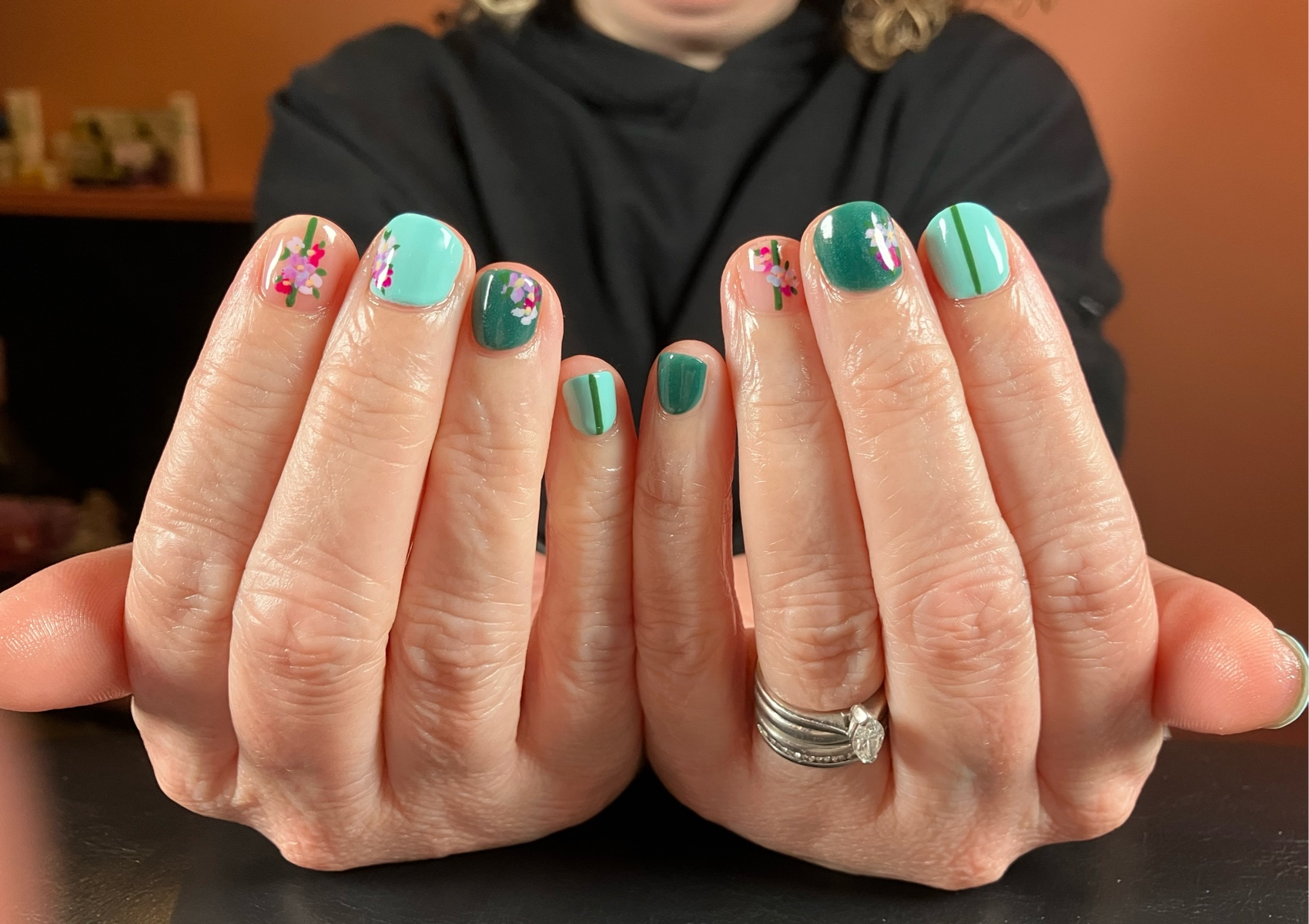 Medium Nail Art (up to 30mins)