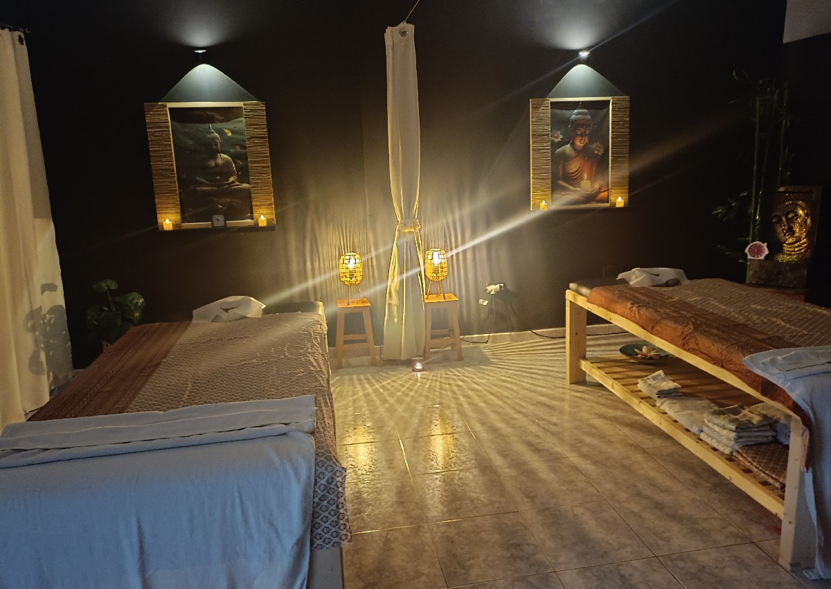 Couple Massage 100€ - 128€ (The teatment please consult in the reception) 