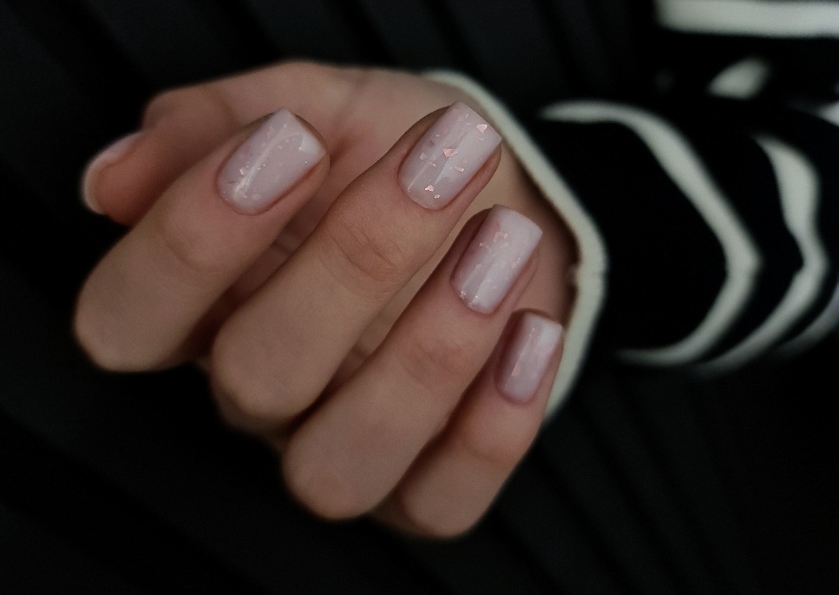 Manichiura semipermanenta