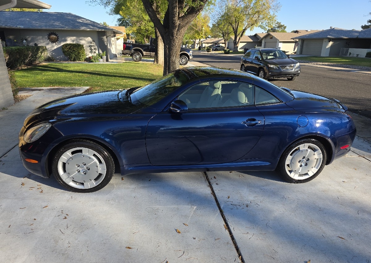 7☆ Full Detail with Machine Wax/Polish Inside and Out (3rd Row or Truck X Large)