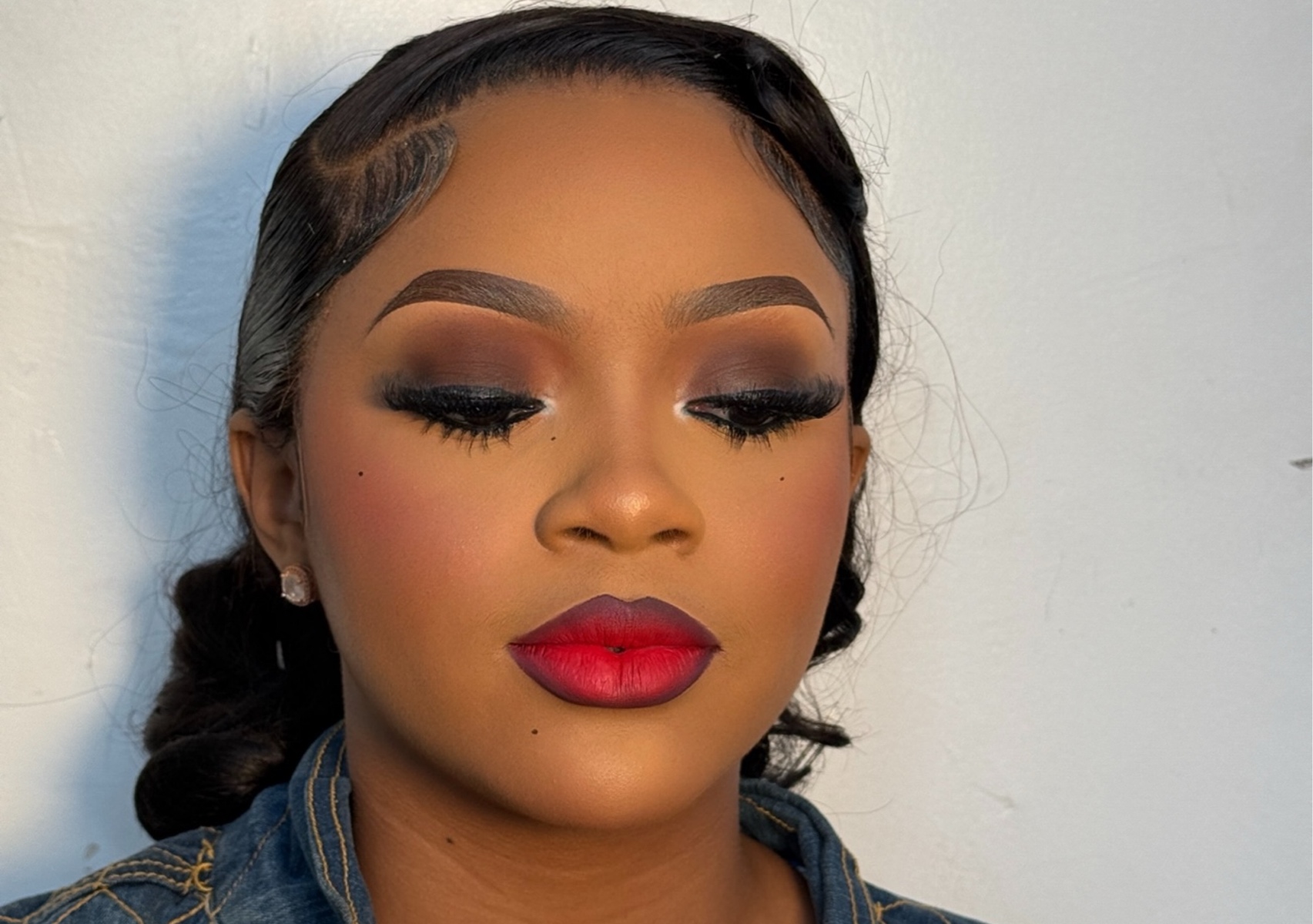 Smokey look bold lips 